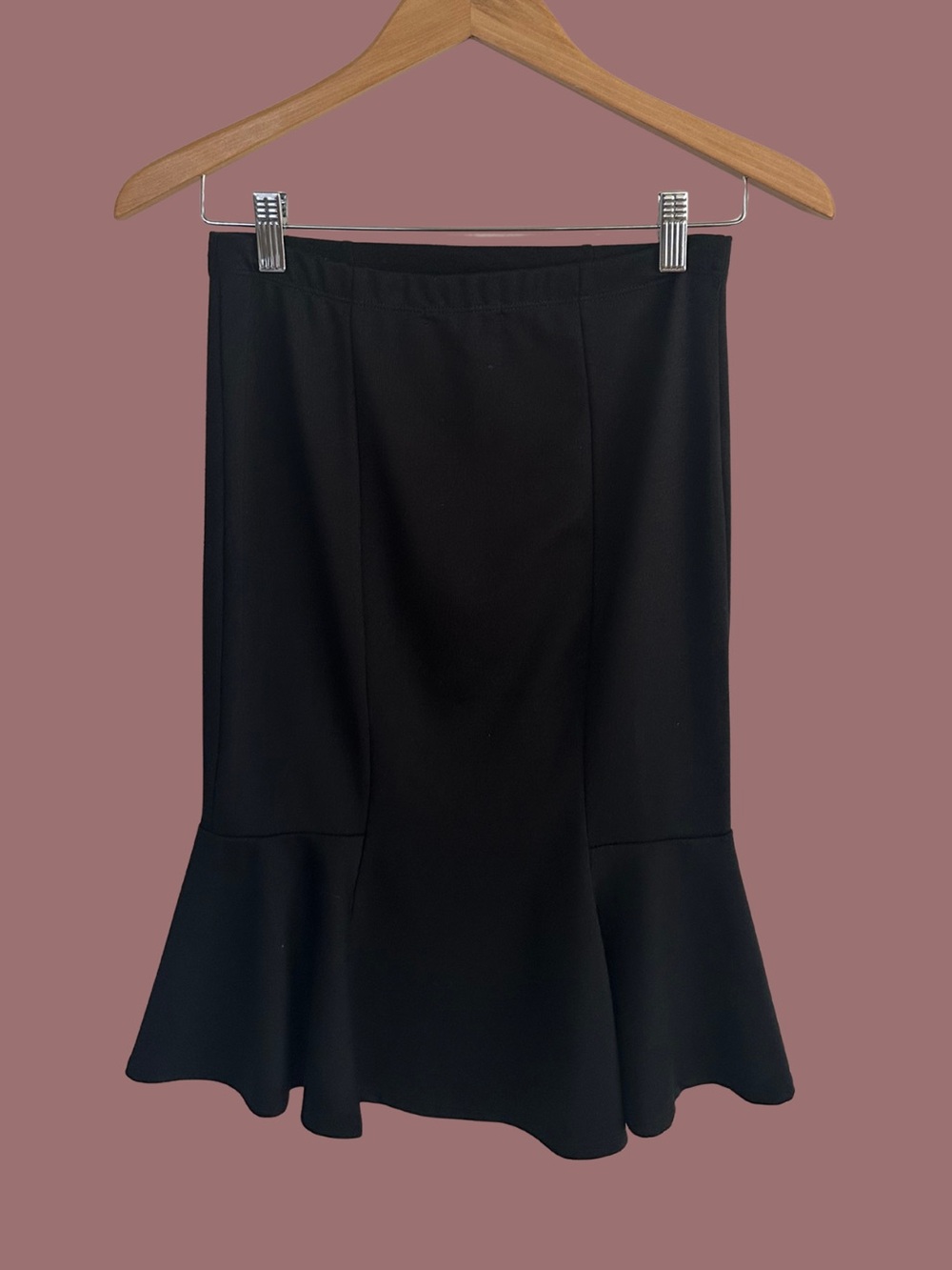 UNKNOWN Elegant Black Midi Skirt with Flared Hem SIZE SMALL 2 4 Classic Career